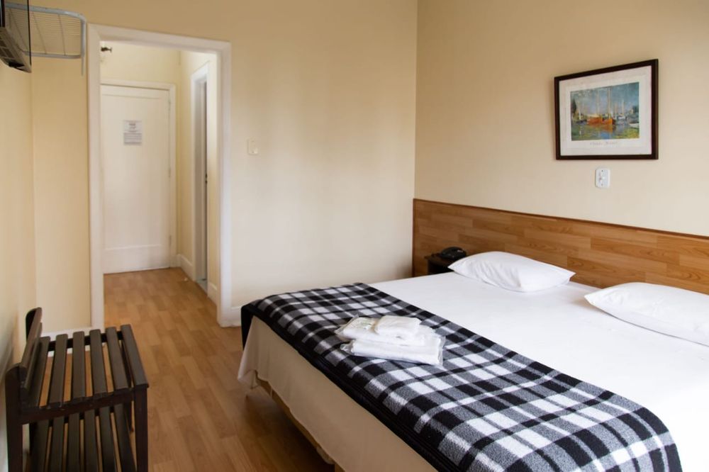 Quarto Casal do Hotel Carioca com cama de casal