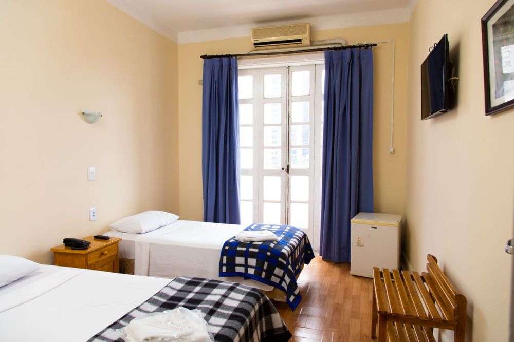 Quarto Standart Duplo do Hotel Carioca com duas camas de solteiro